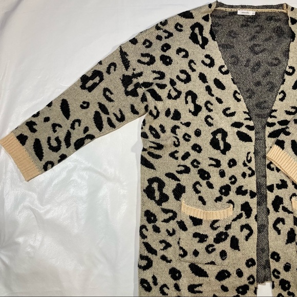 Amaryllis leopard print long knit cardigan. Plus size size 2X / 3X. Like new - Picture 3 of 6